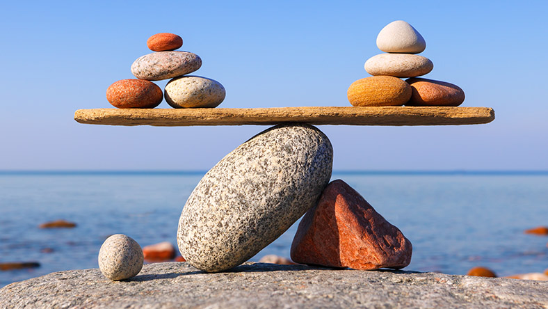 A pile of rocks in the form of a scale.